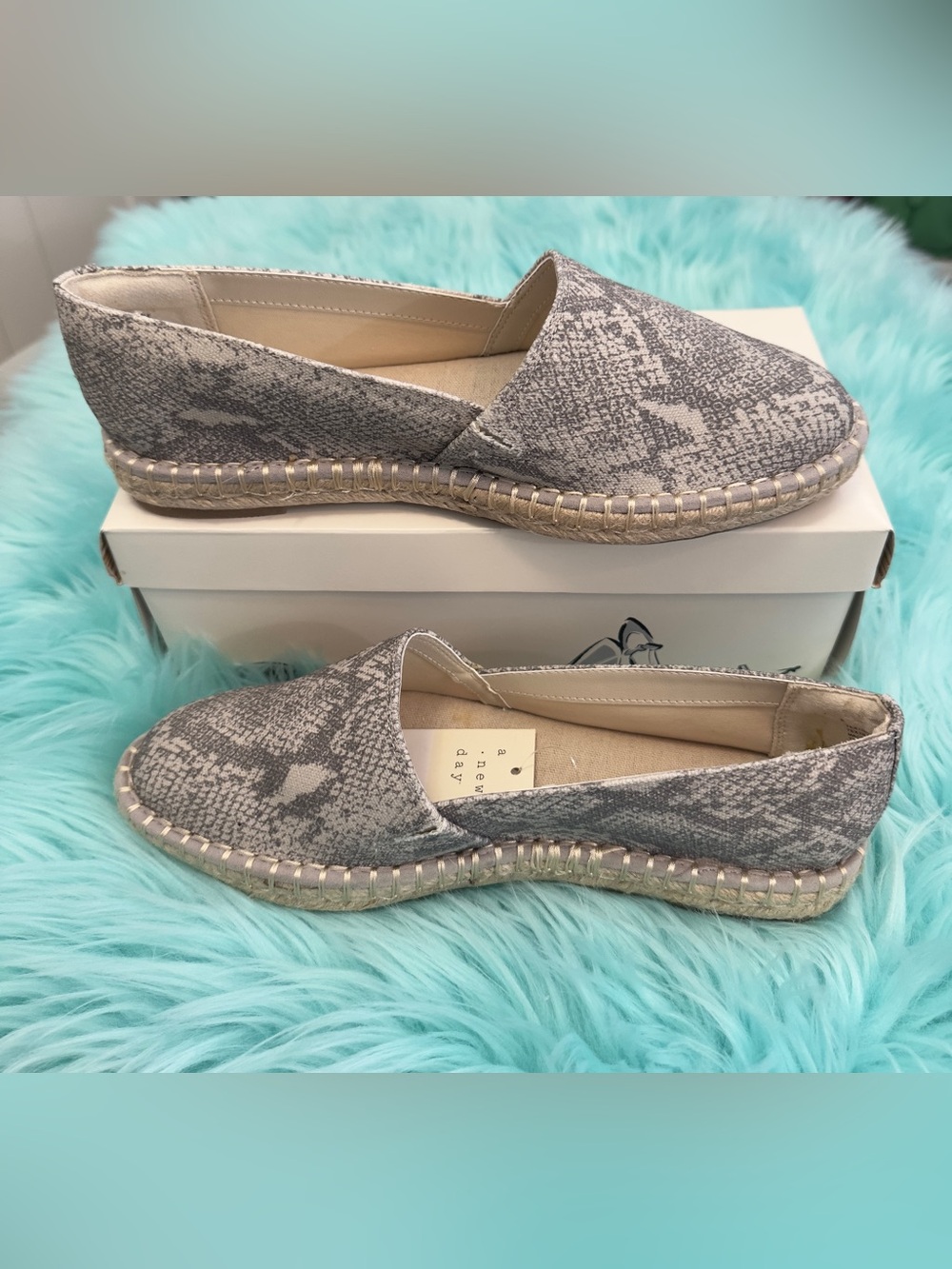 Gray and Cream Snakeskin Canvas Slip On Espadrilles Flats Sz 8 NEW! 50% OFF!